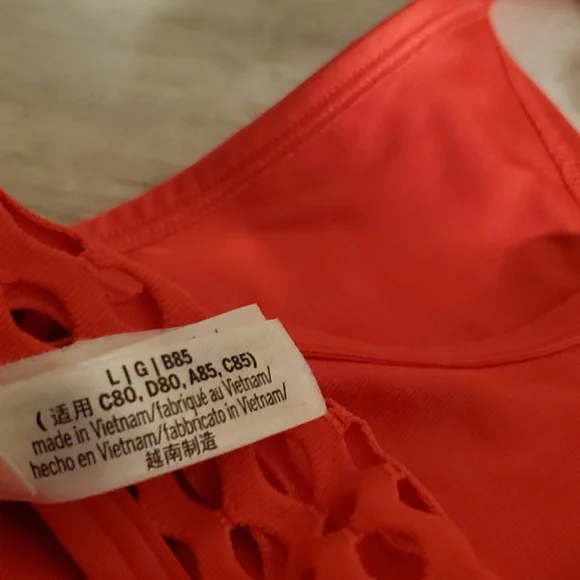 VS PINK Ultimate Sports Bra - Picture 6 of 6